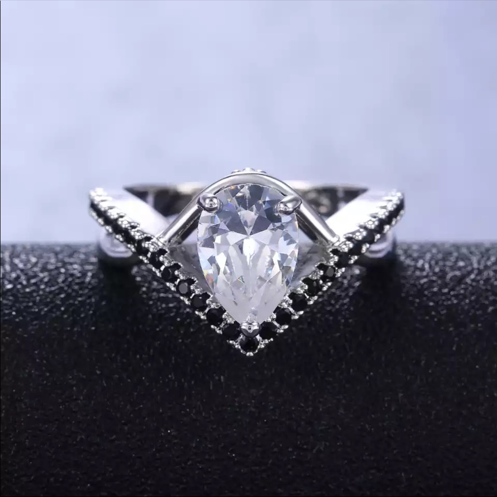 New Women’s 925 Silver Sapphire Romantic Ring - Picture 2 of 6
